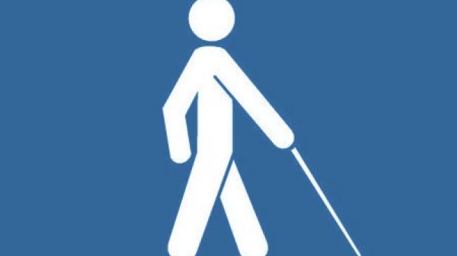 Вчені придумали розумне взуття для незрячих — черевики попереджають їх про перешкоди