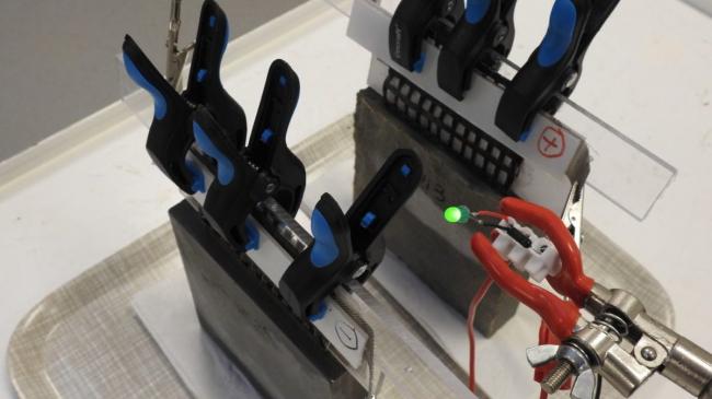 Фото © PV-magazine: Прототип цементної батареї. 