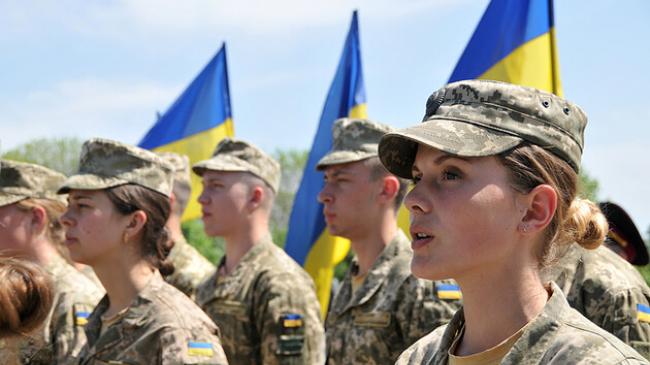 Жінкам ставати в чергу до військкомату не треба, а список професій для військобліку скоротять