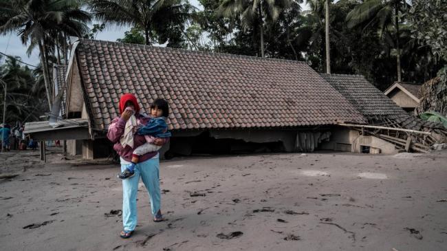 Виверження Семеру в Індонезії: 13 людей загинули, 902 біженці 