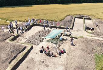 В селе Легедзине раскопки поселений трипольской культуры 20 лет  финансирует английский лорд Бертран Кост.