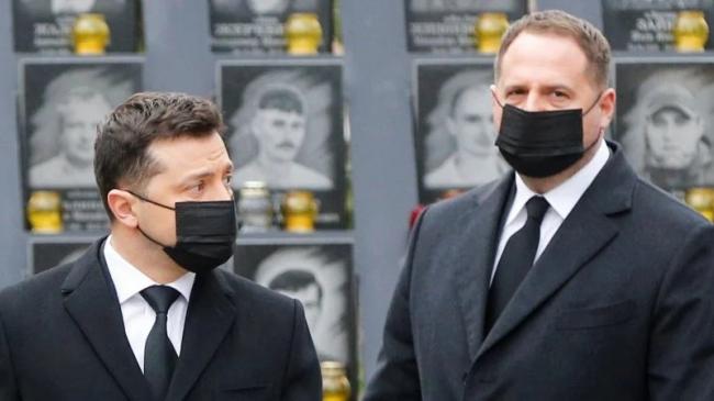 Фото  ©REUTERS/Valentyn Ogirenko: Володимир Зеленський та Андрій Єрмак 