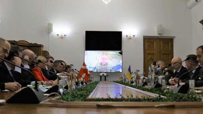 ФОТО ©Міноборони: 18.12.2021 р. Переговори міністрів оборони України та Данії Олексія Резнікова і Тріне Брамсен під час робочого візиту в Україну делегації оборонного відомства Королівства Данія