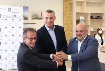 ФОТО ©КМДА: Кредитну угоду КМДА з ЄБРР і договору гарантій підписано.