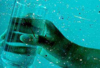 Вчені підрахували, скільки мікропластику щодня вдихає людина