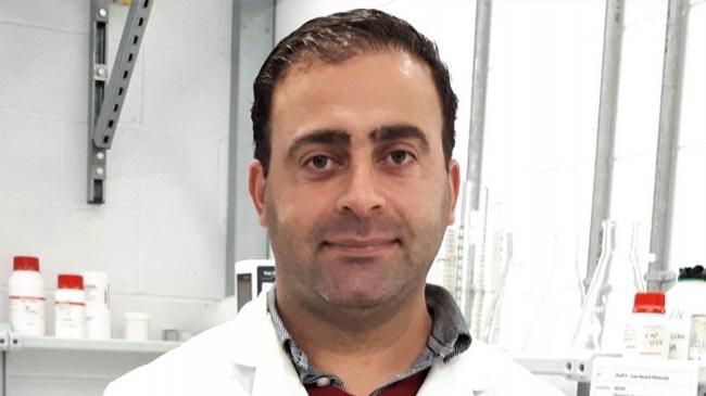 ФОТО ©Університет Суонсі/ВВС: Алаа Алайзокі сподівається, що його новий продукт допоможе попередити утворення тисяч тонн пластикових відходів