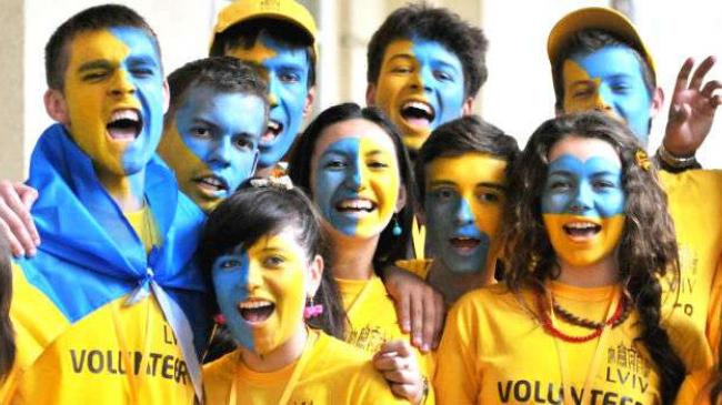 Кабмін пропонує Зеленському заснувати президентську премію «Волонтер року»