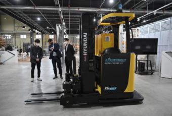 Південна Корея: «Люди мають навчитися працювати з роботами»